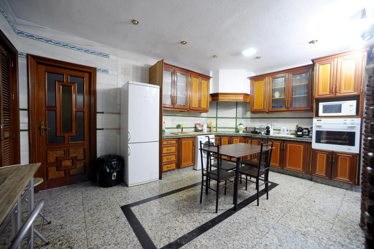 San Basilio'S Red House Bed & Breakfast กอร์โดบา ภายนอก รูปภาพ