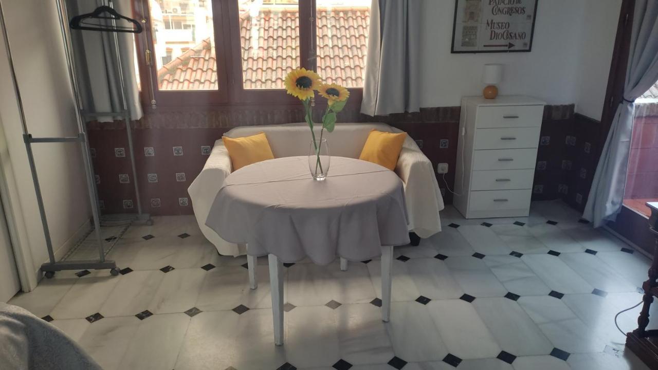 San Basilio'S Red House Bed & Breakfast กอร์โดบา ภายนอก รูปภาพ